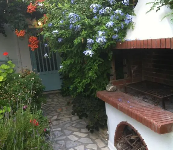 Nikoleta בית הארחה 3*